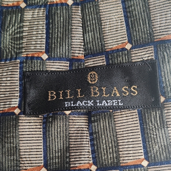 Bill Blass Elegant Black and Gold Patterned Tie - Picture 4 of 8